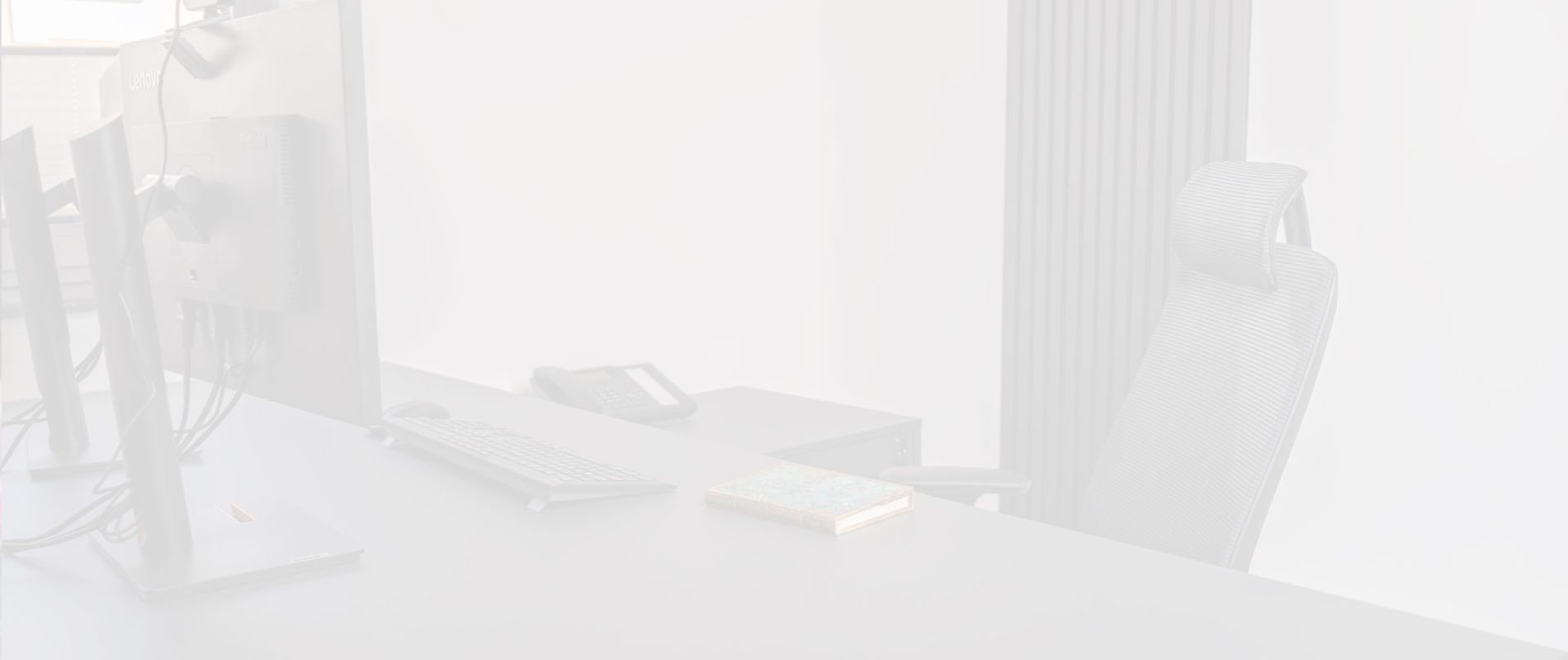 Moderne Büroumgebung der Steuerberatungskanzlei im Hintergrund